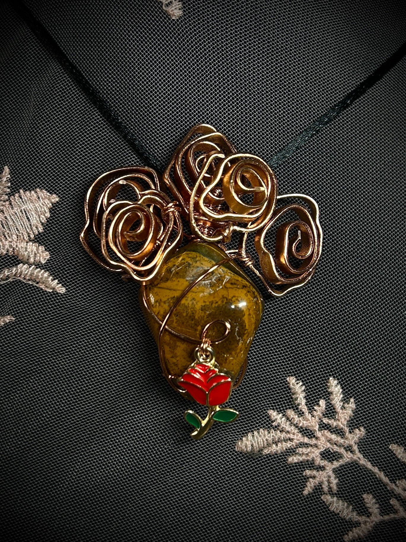 Tigers Eye Rose Bundle Necklace