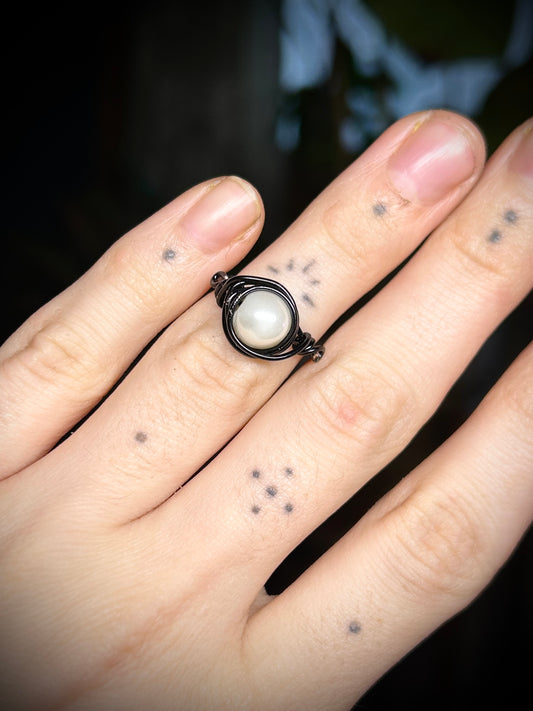Pearl Black Ring