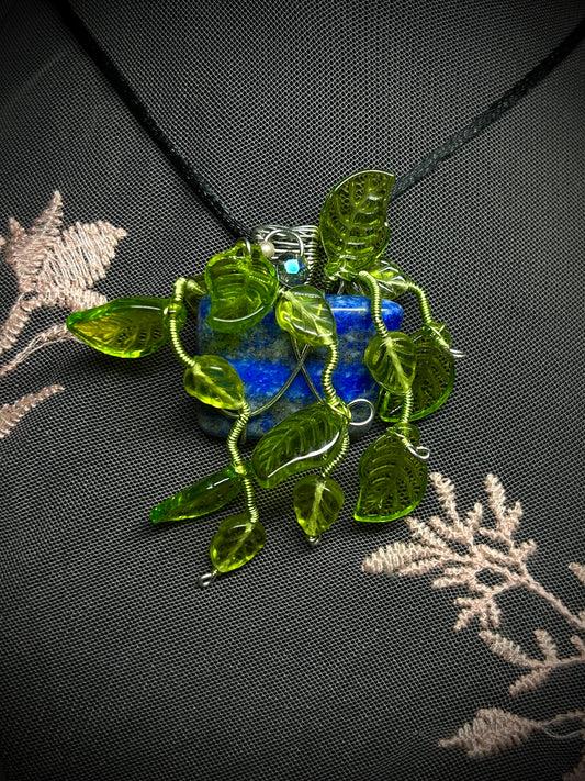 Lapis Hanging Pothos Necklace