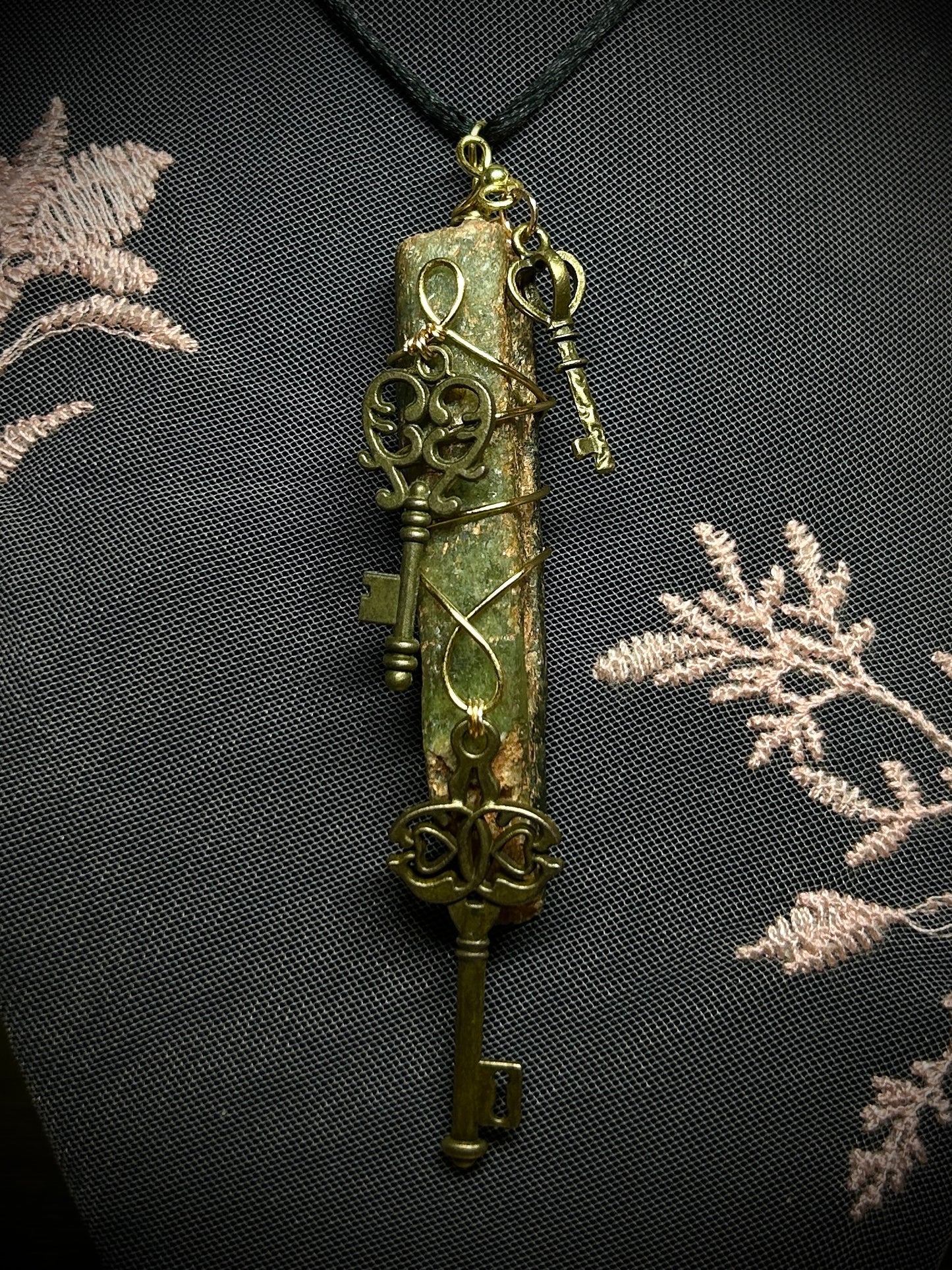 Tri Color Kyanite with 3 Skeleton Keys Necklace