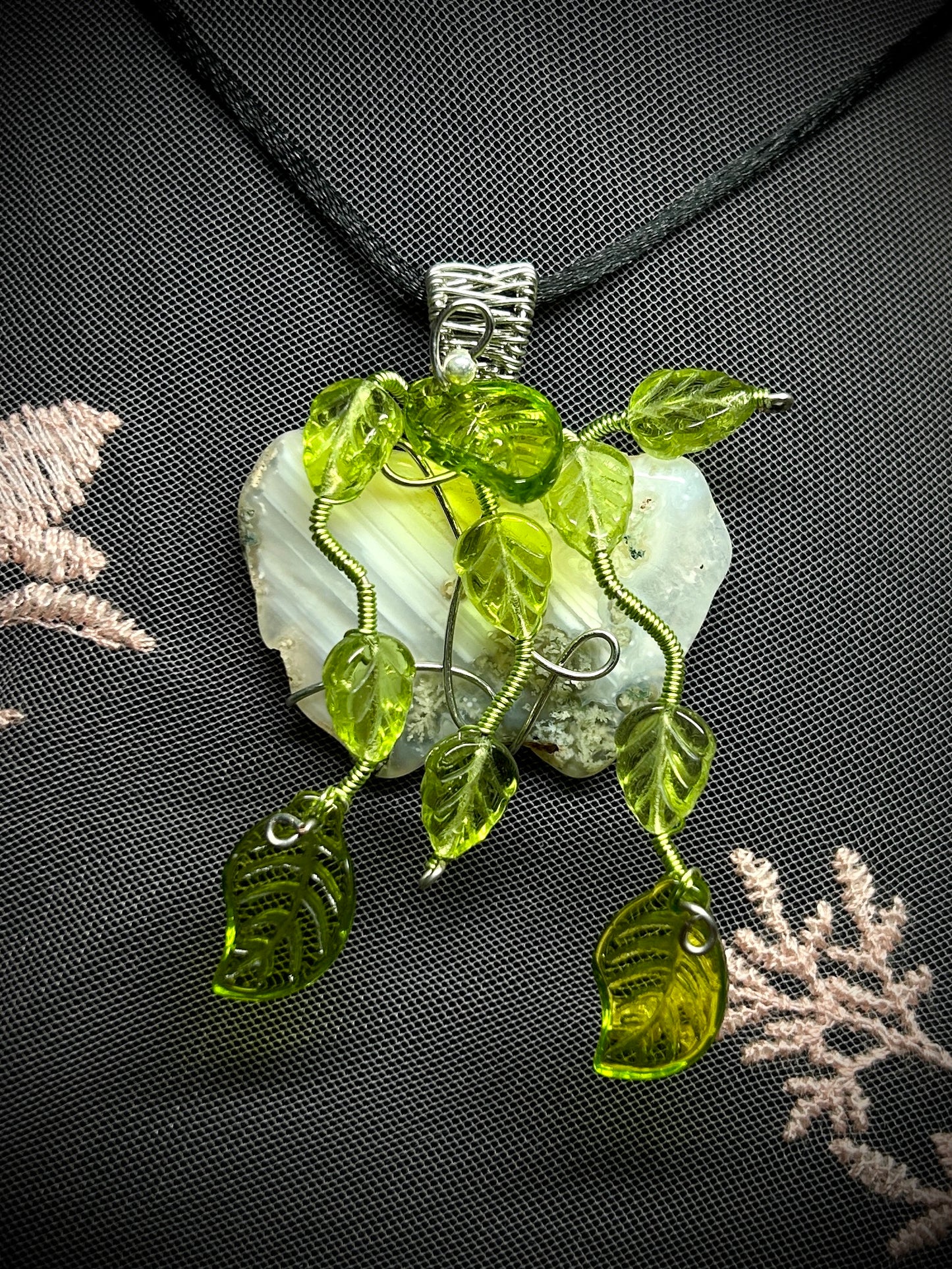 Crazy Lace Agate Hanging Pothos Necklace