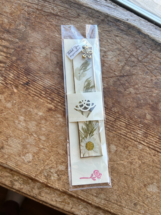 Daisy with Leaves Resin Bookmark