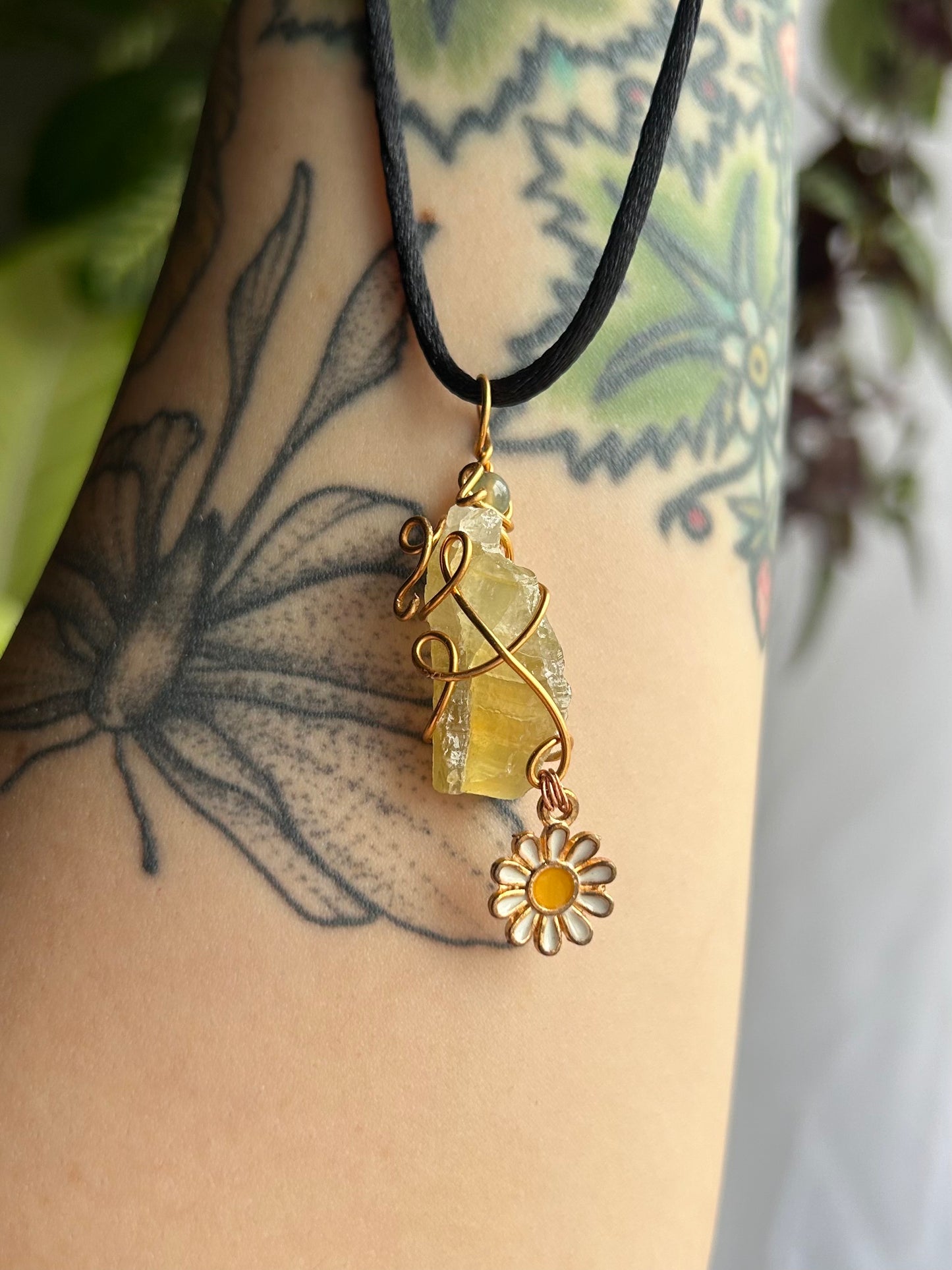 Green Citrine with Daisy Charm Necklace